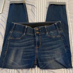 Apt. 9 Maternity Capri 🦋